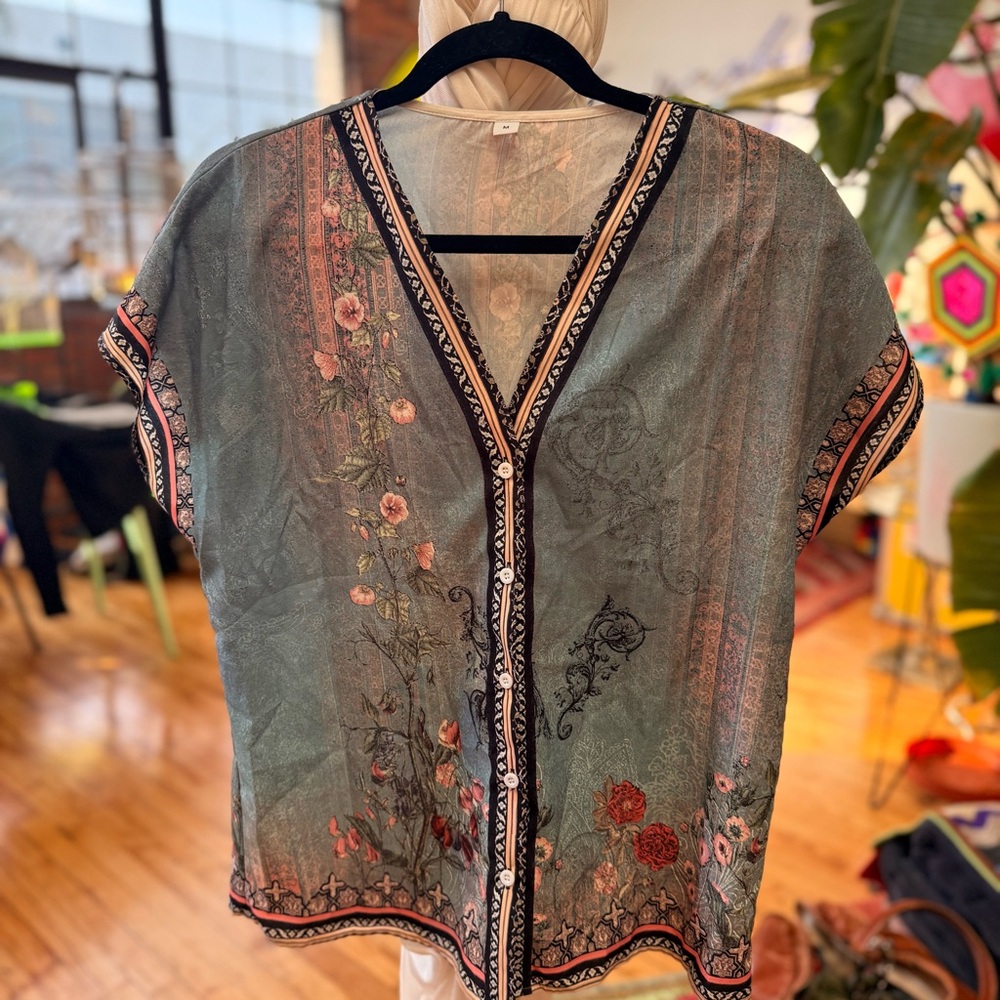Chic Floral V-Neck Blouse in Green